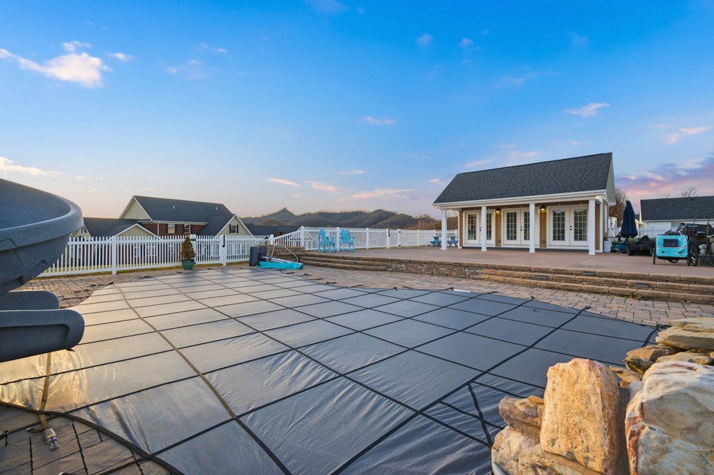 568 Oak Circle Dr.