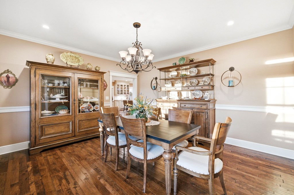 568 Oak Circle Dr.
