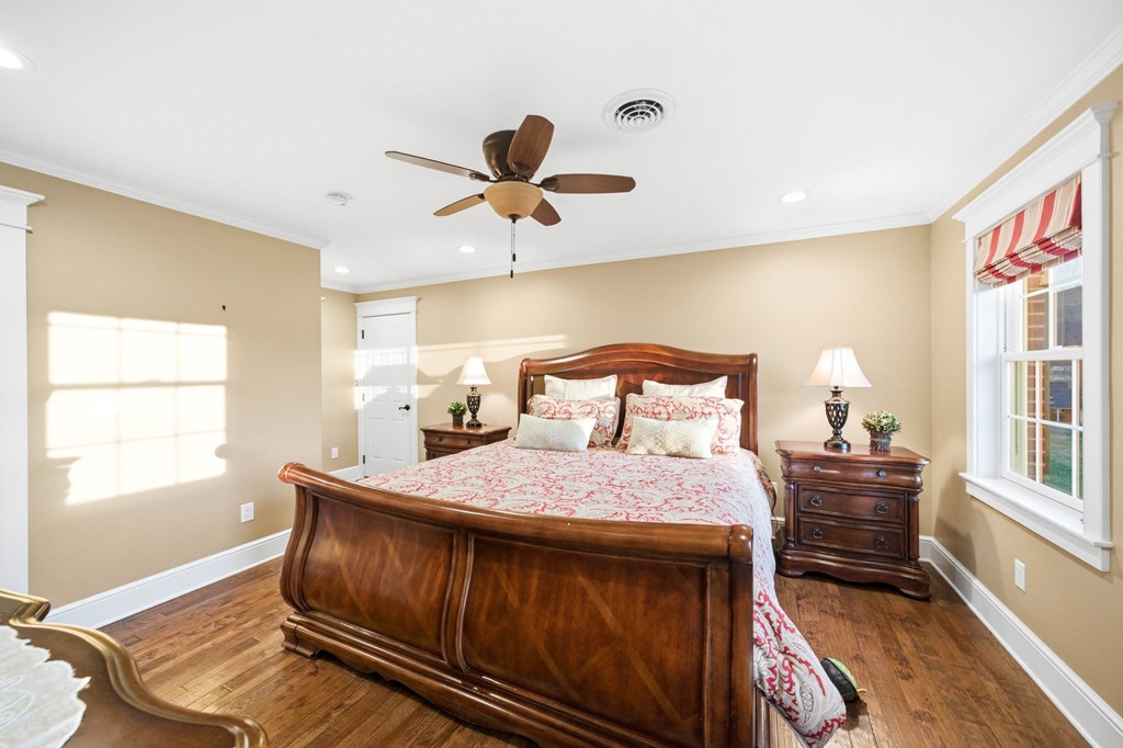 568 Oak Circle Dr.