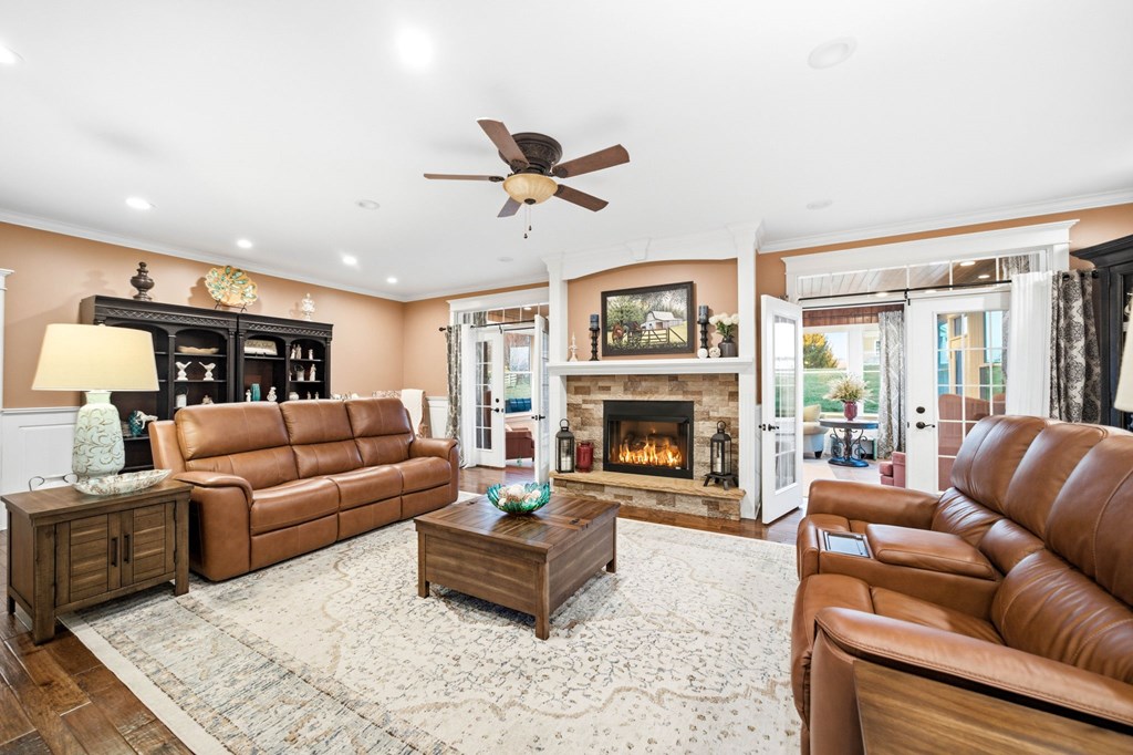 568 Oak Circle Dr.