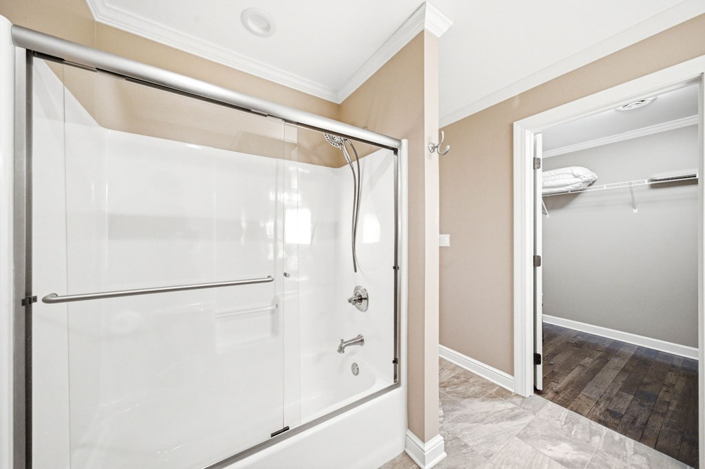 568 Oak Circle Dr.