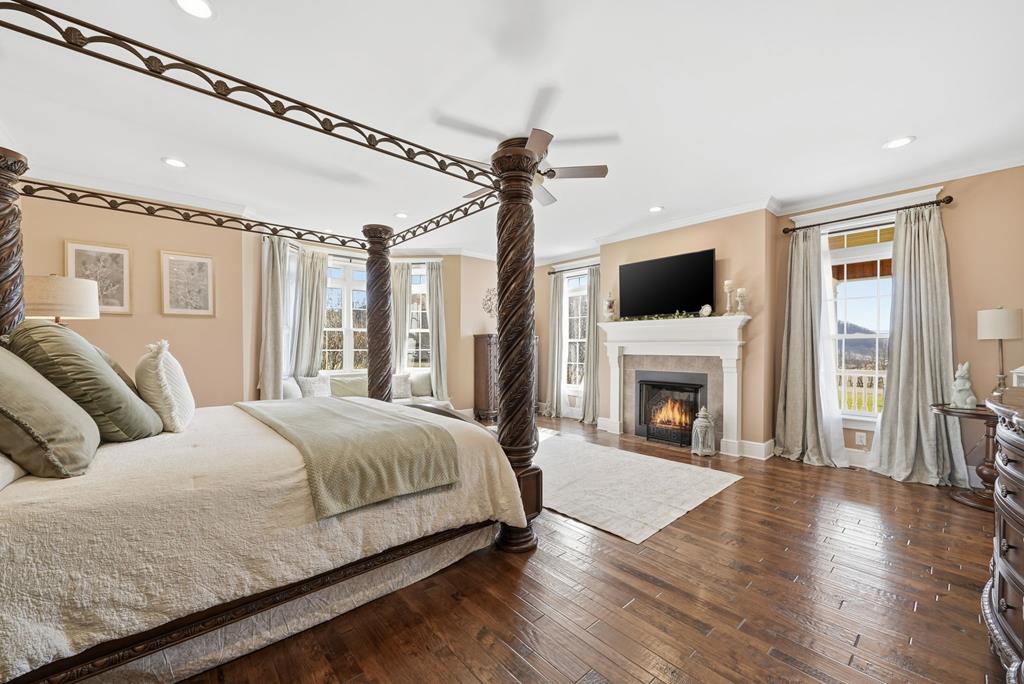 568 Oak Circle Dr.