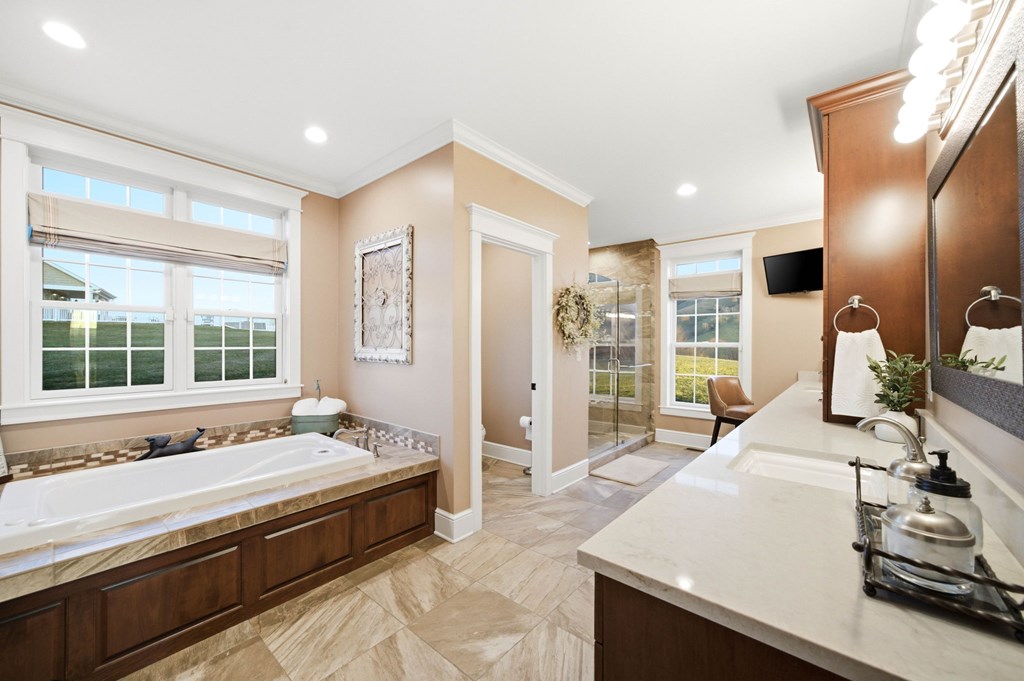 568 Oak Circle Dr.