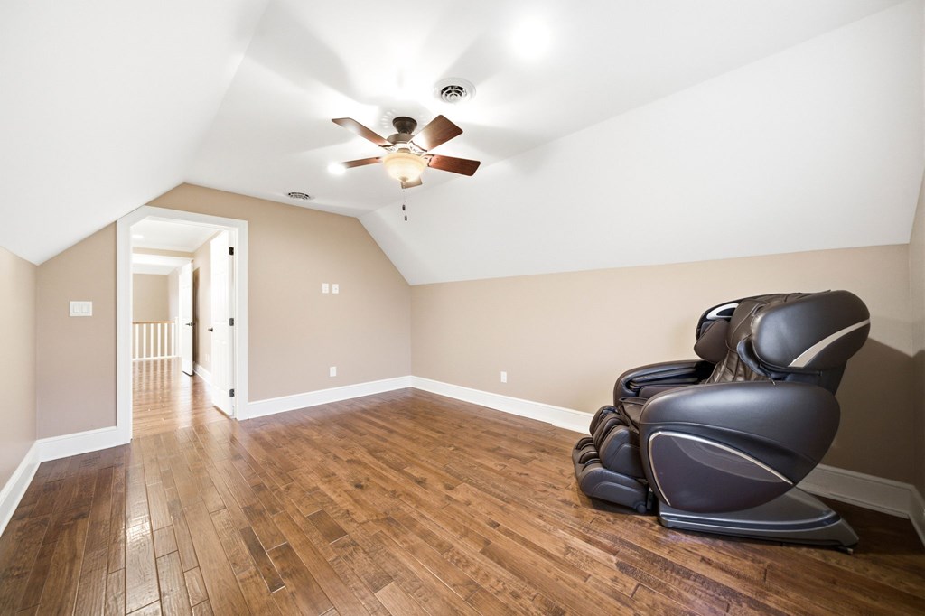 568 Oak Circle Dr.