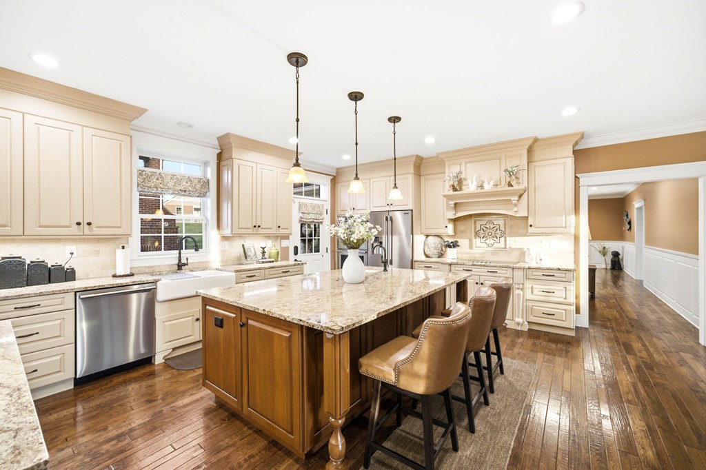 568 Oak Circle Dr.