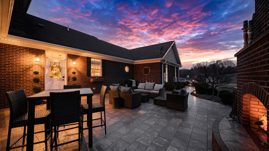 568 Oak Circle Dr.