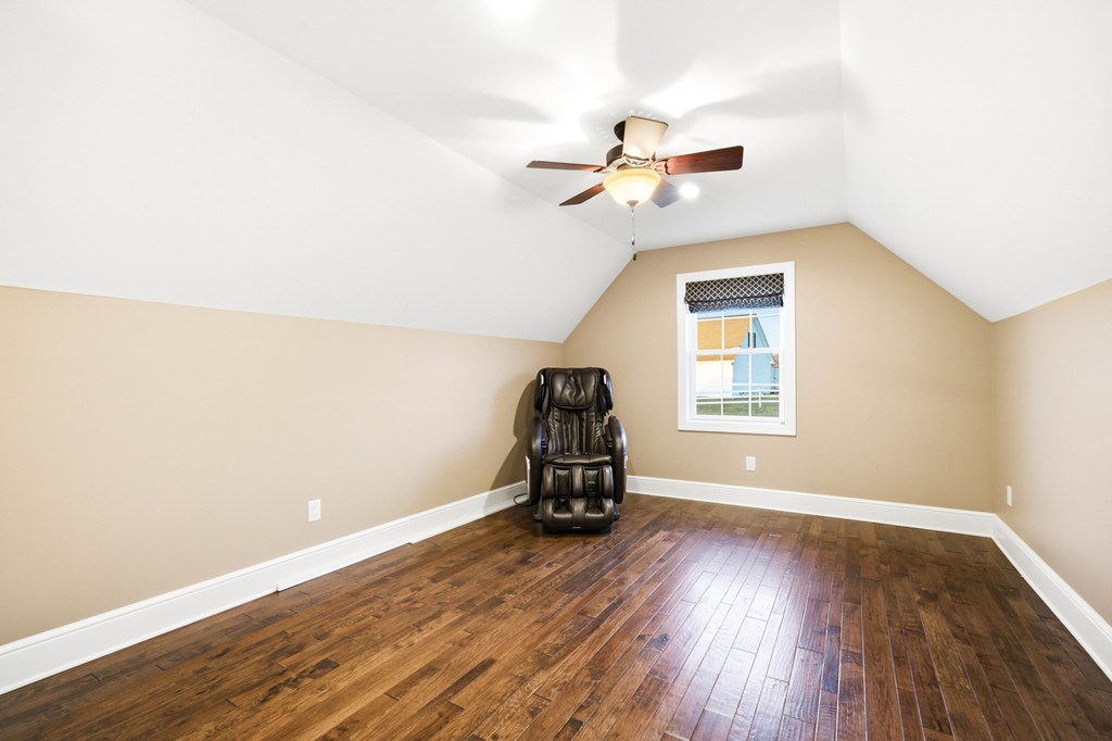 568 Oak Circle Dr.