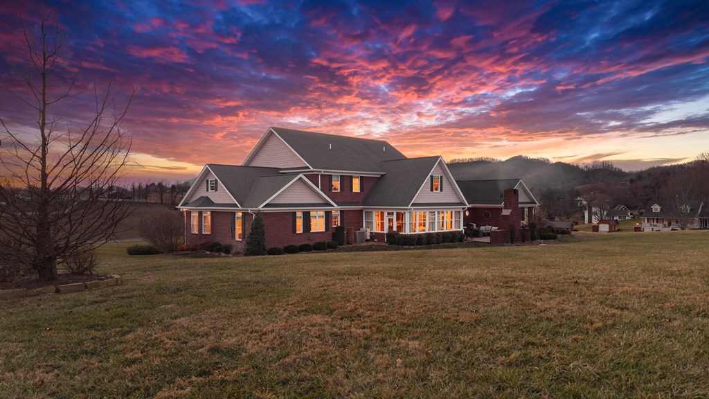 568 Oak Circle Dr.