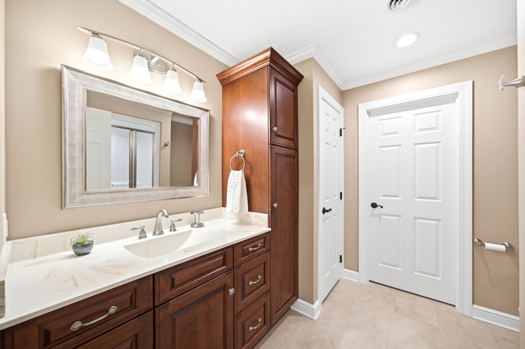 568 Oak Circle Dr.