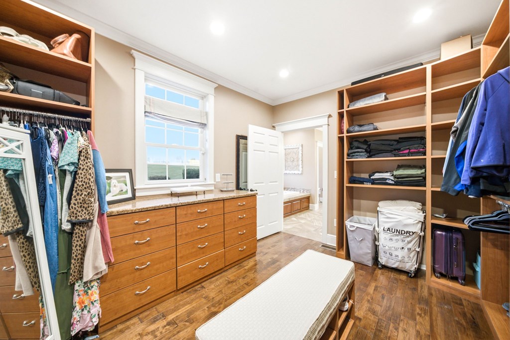 568 Oak Circle Dr.