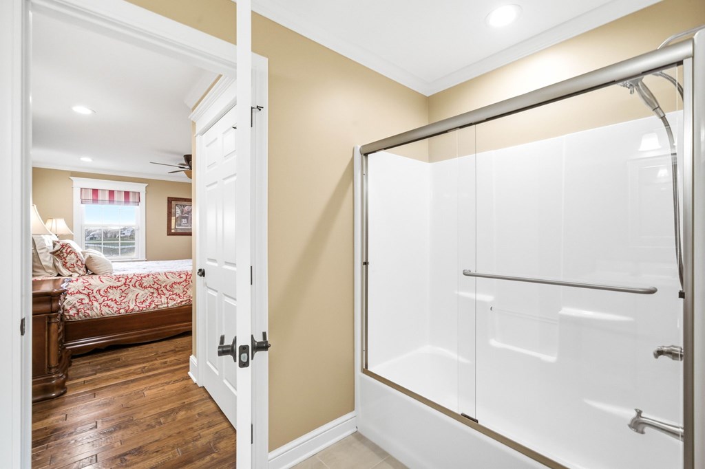 568 Oak Circle Dr.