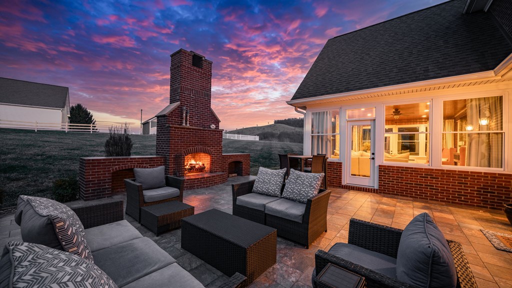 568 Oak Circle Dr.