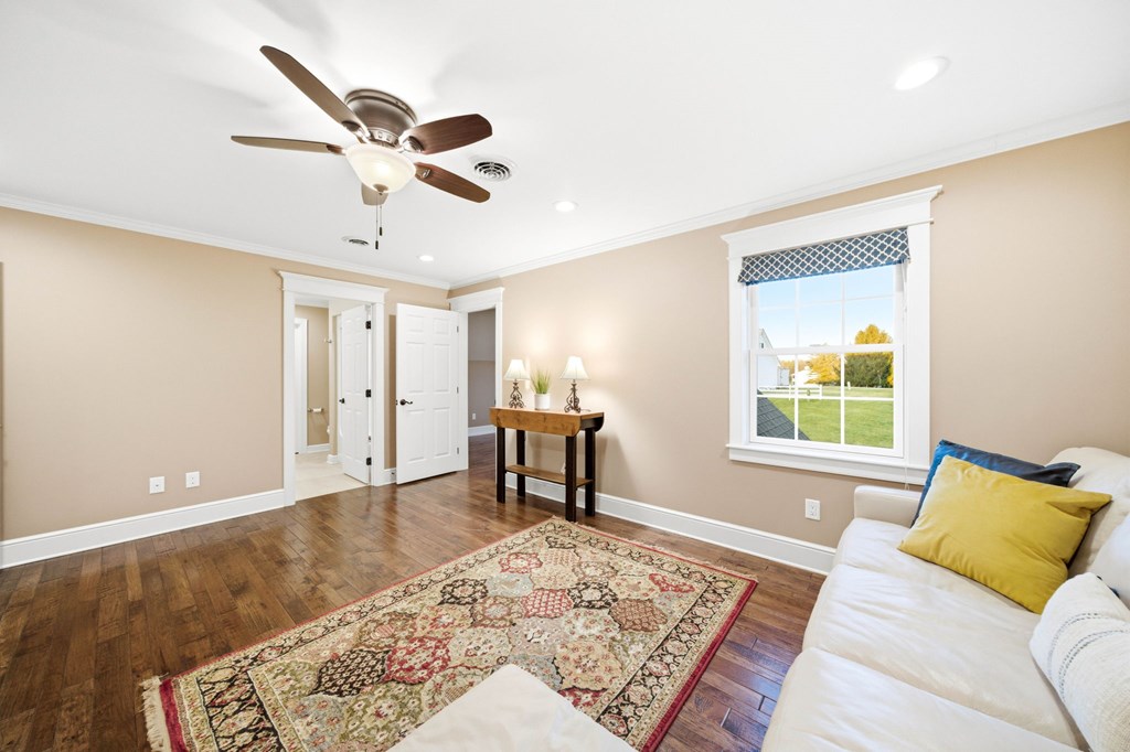 568 Oak Circle Dr.