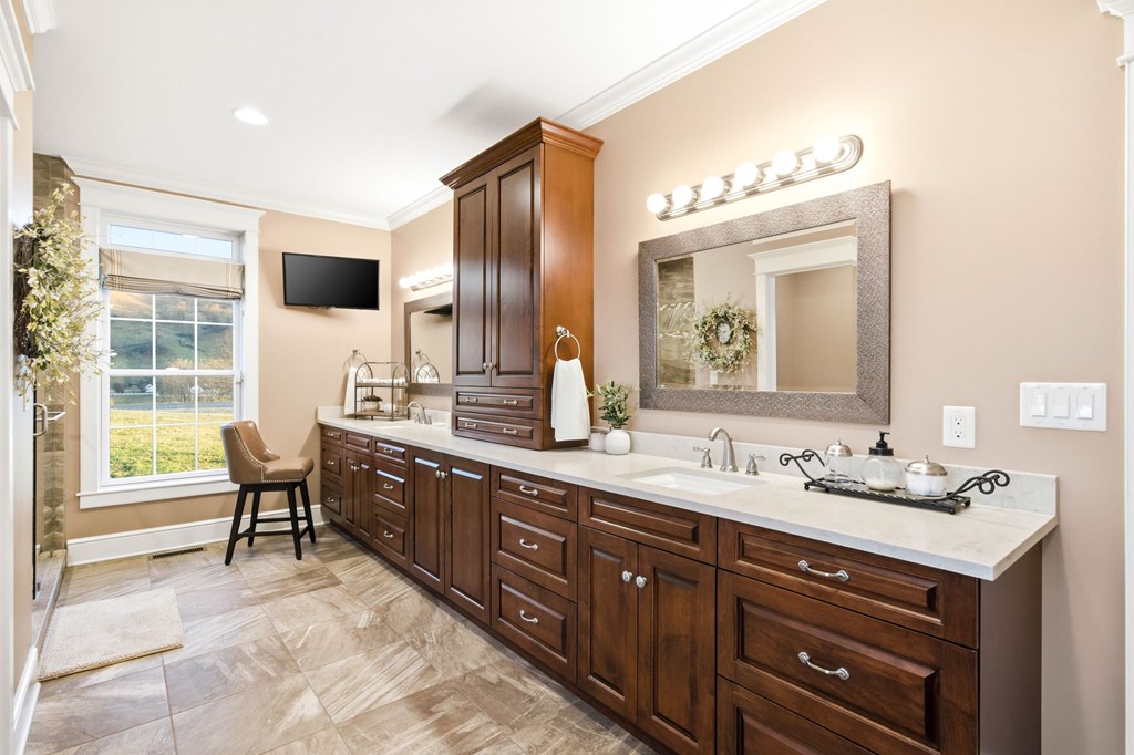 568 Oak Circle Dr.