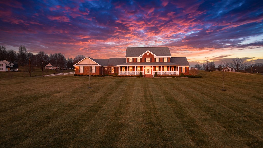 568 Oak Circle Dr.