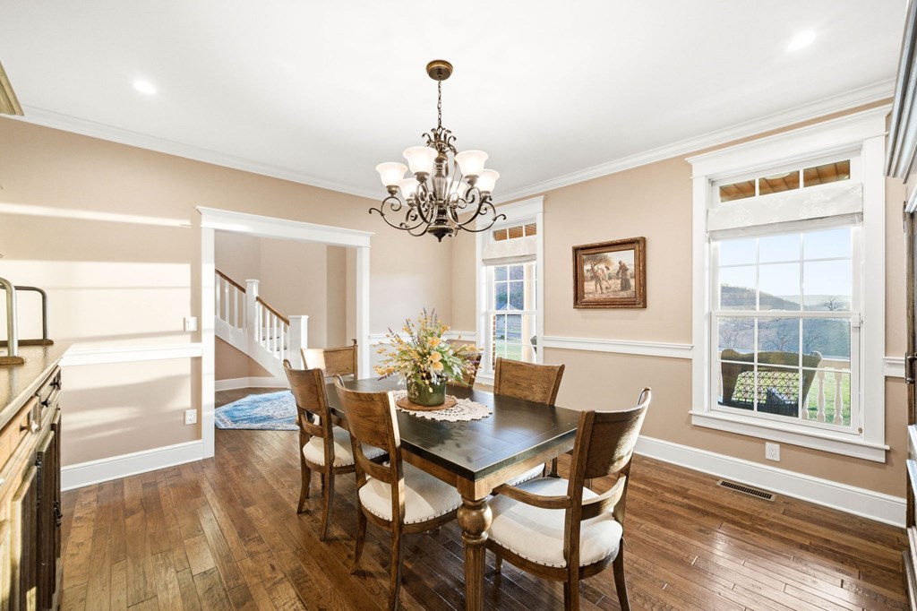 568 Oak Circle Dr.