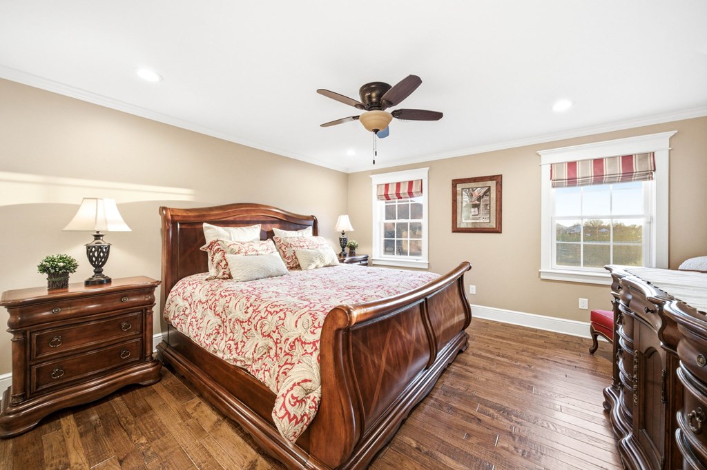 568 Oak Circle Dr.