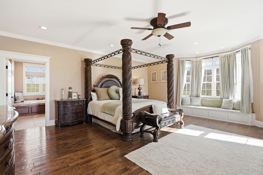 568 Oak Circle Dr.