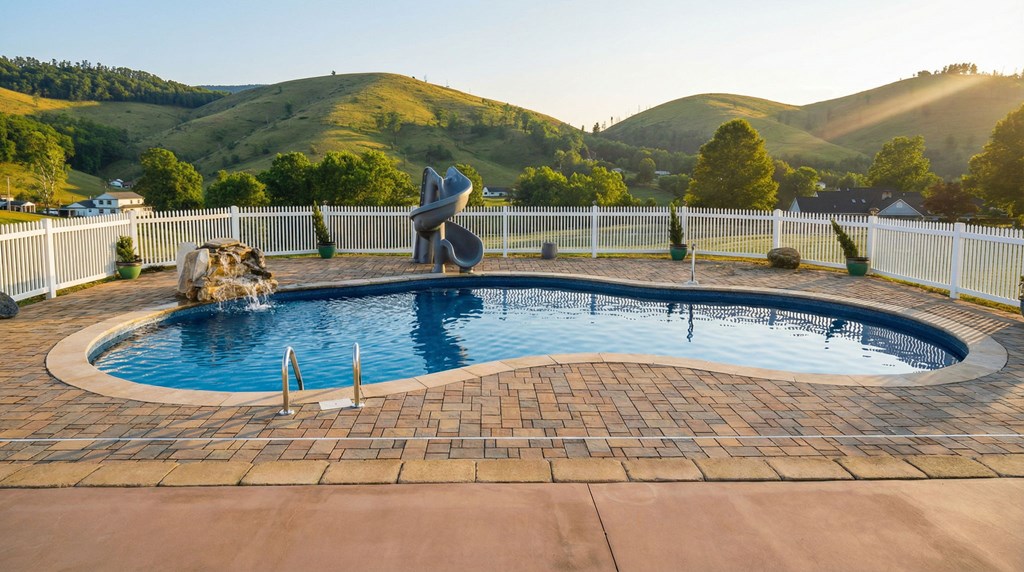 568 Oak Circle Dr.