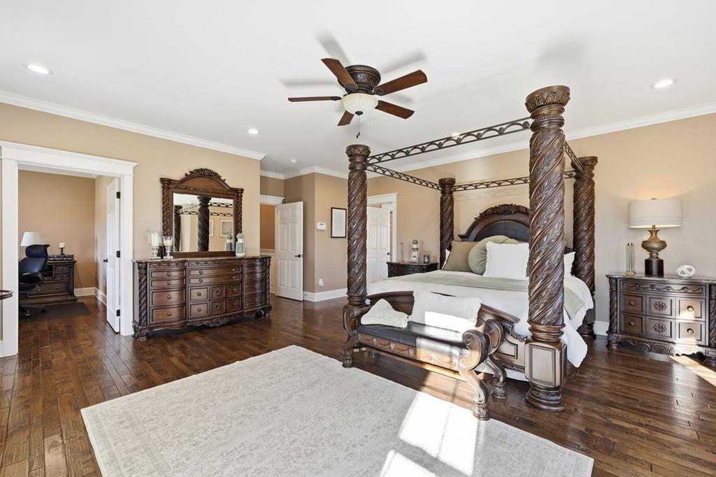 568 Oak Circle Dr.