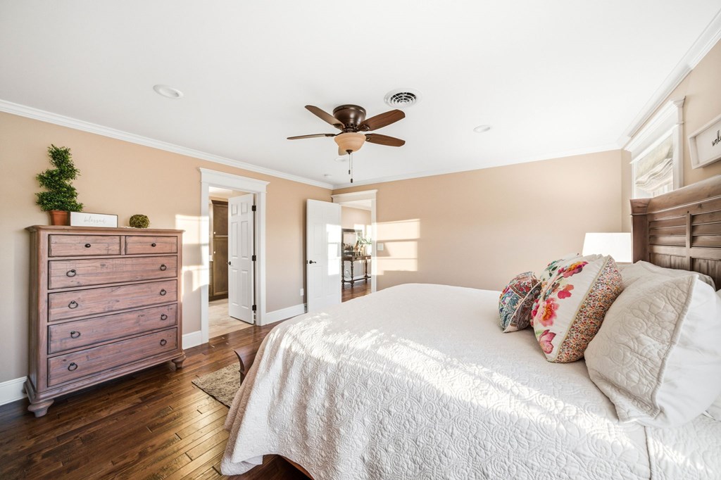 568 Oak Circle Dr.