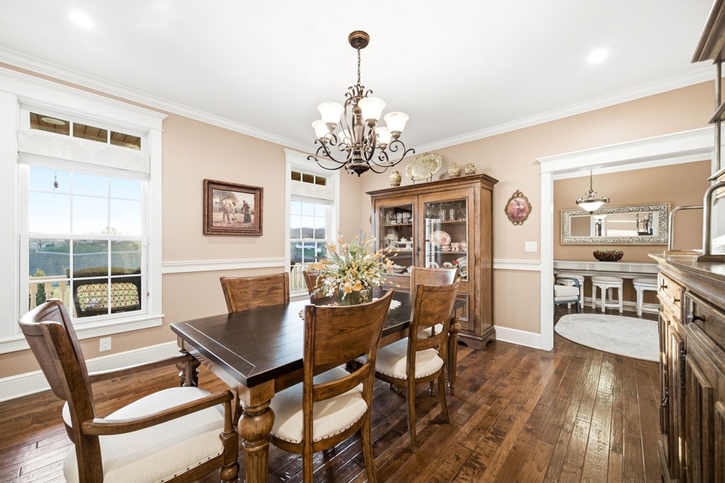 568 Oak Circle Dr.
