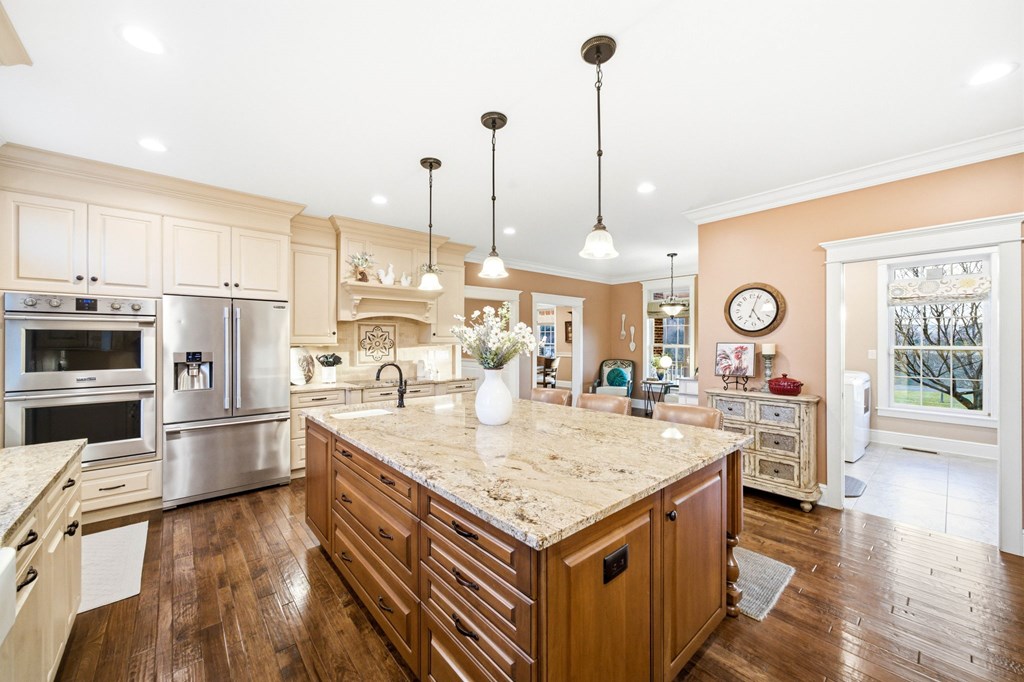 568 Oak Circle Dr.