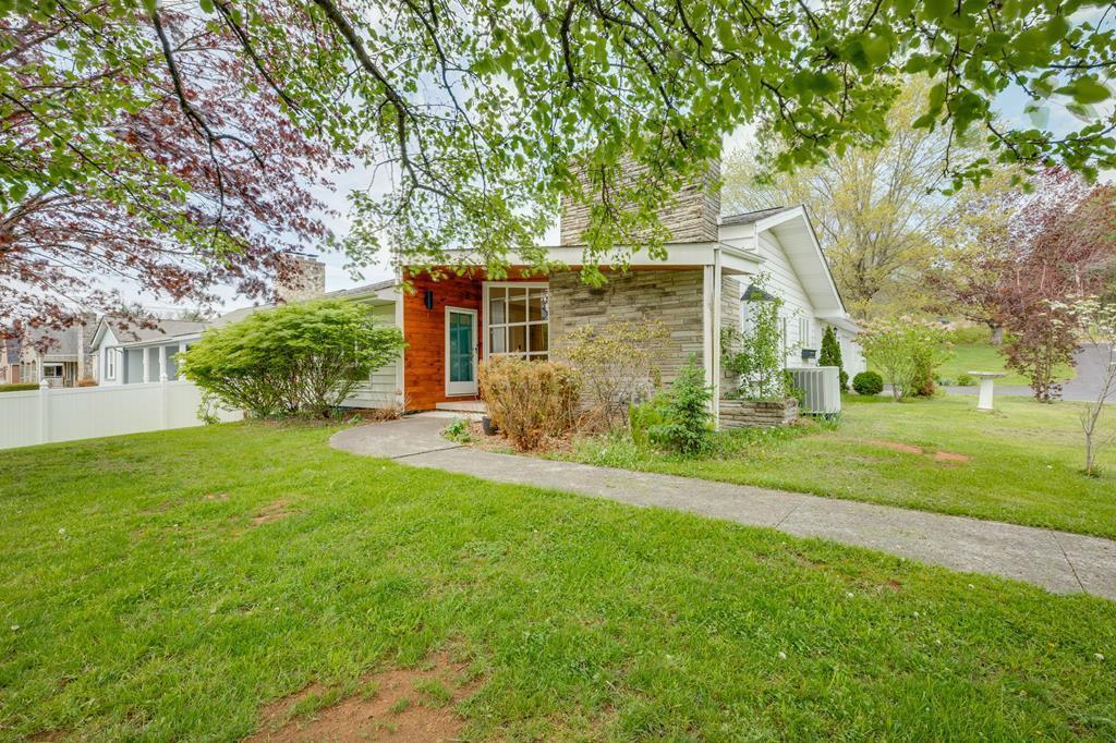 622 W Main St.