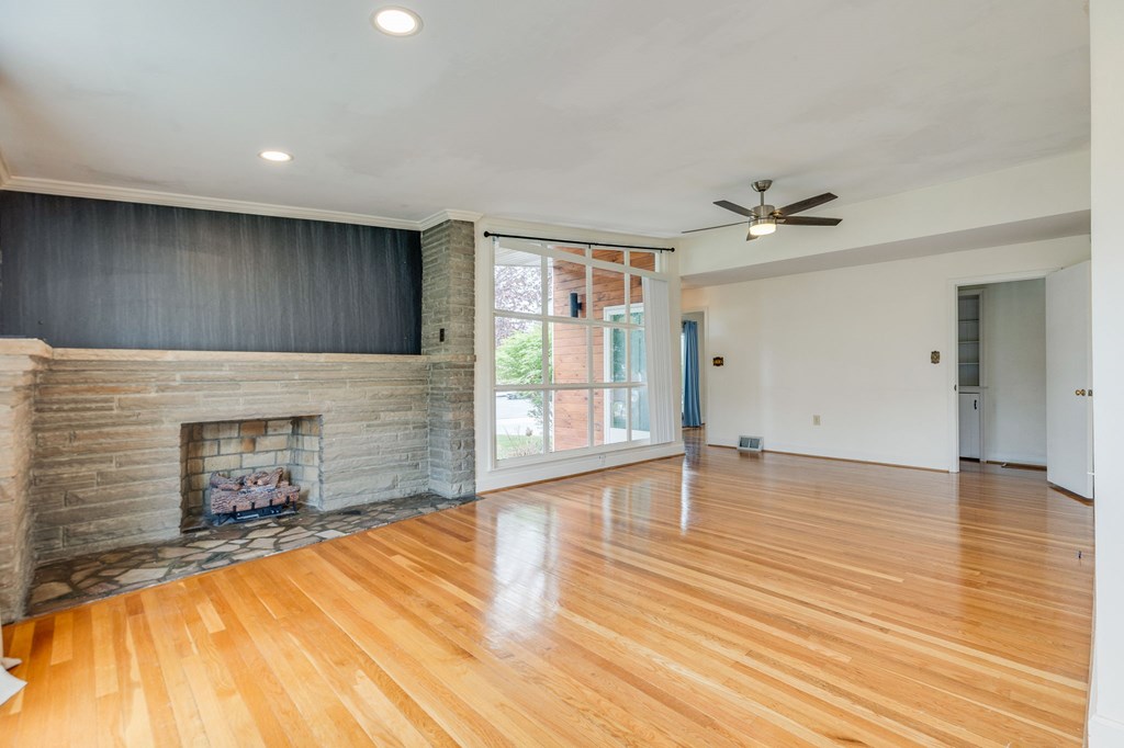 622 W Main St.