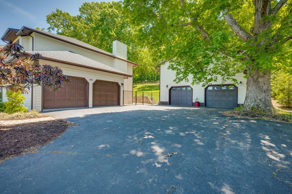 390 Winterham Dr
