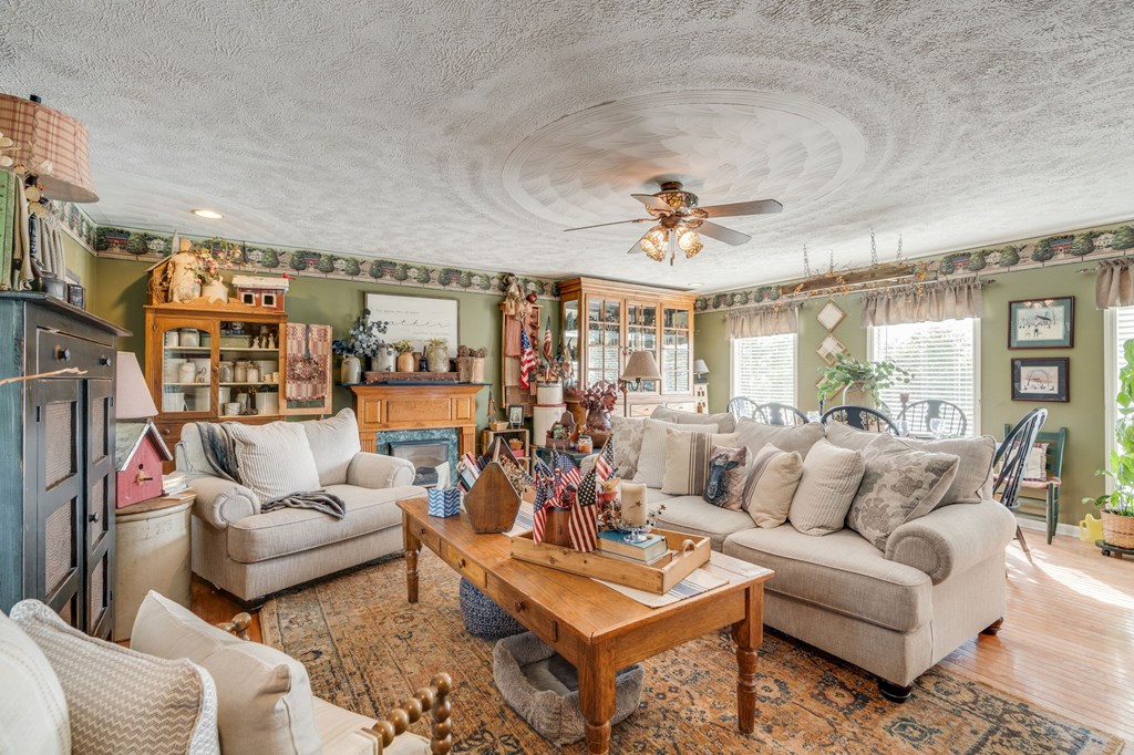 33307 Graceland Ln