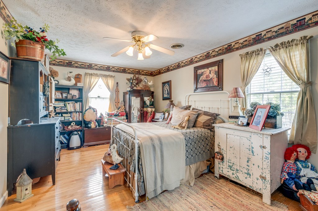 33307 Graceland Ln