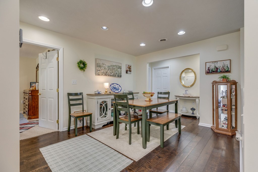 100 Gardenside Blvd