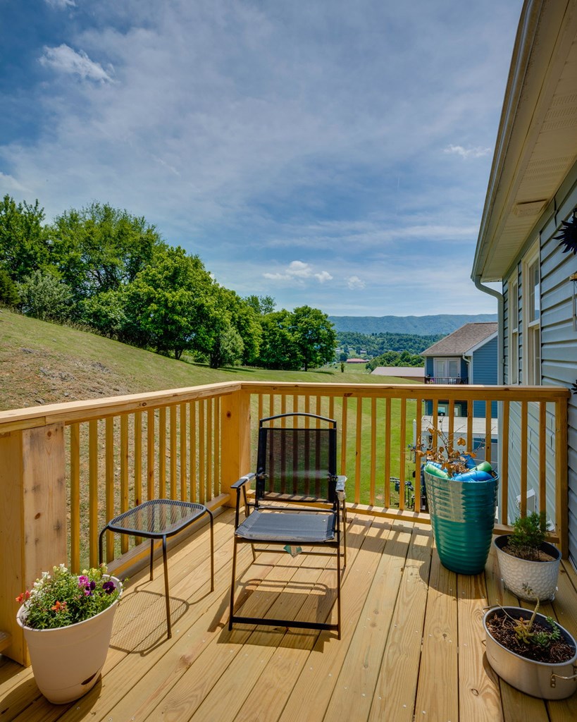 100 Gardenside Blvd