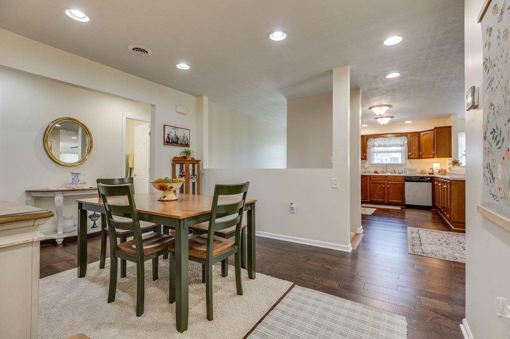 100 Gardenside Blvd