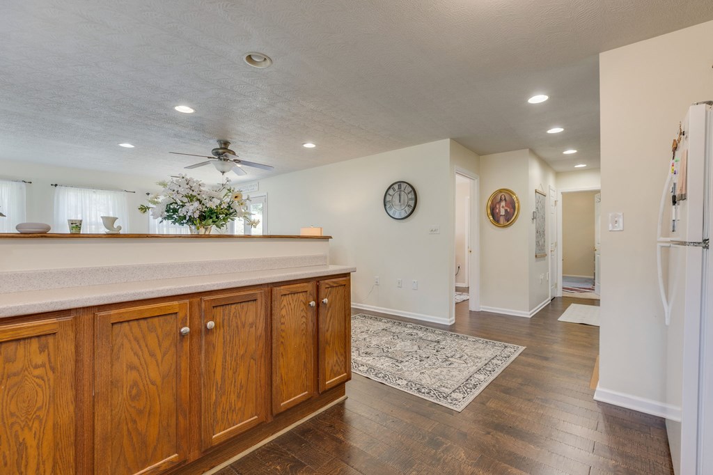 100 Gardenside Blvd