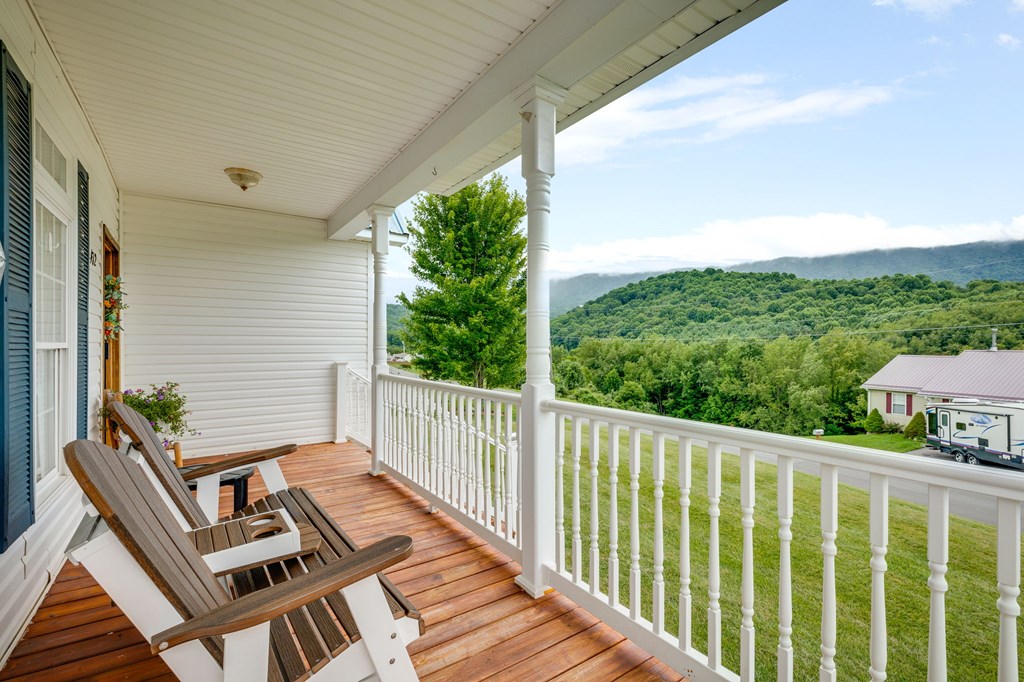 472 Evas Walk