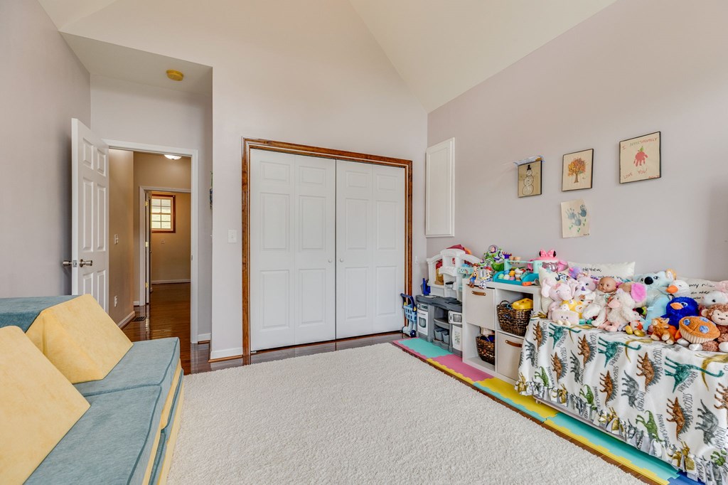 472 Evas Walk