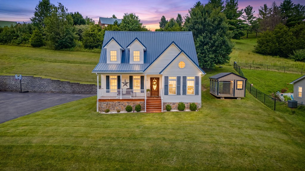 472 Evas Walk