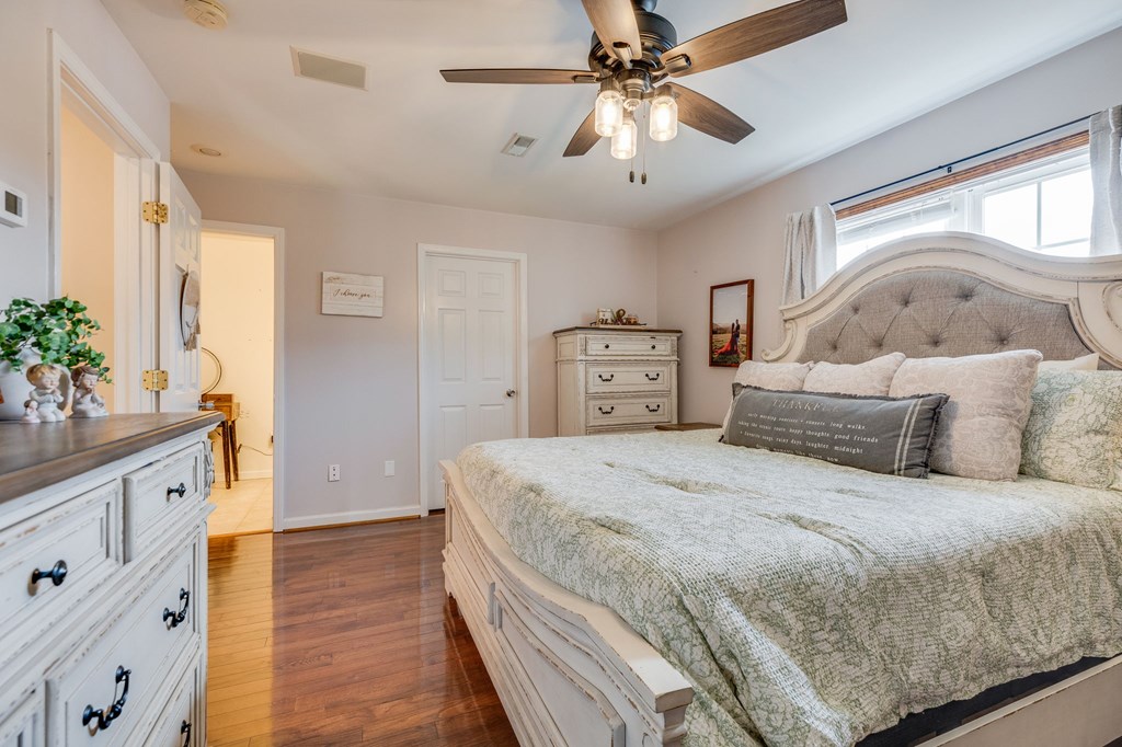 472 Evas Walk