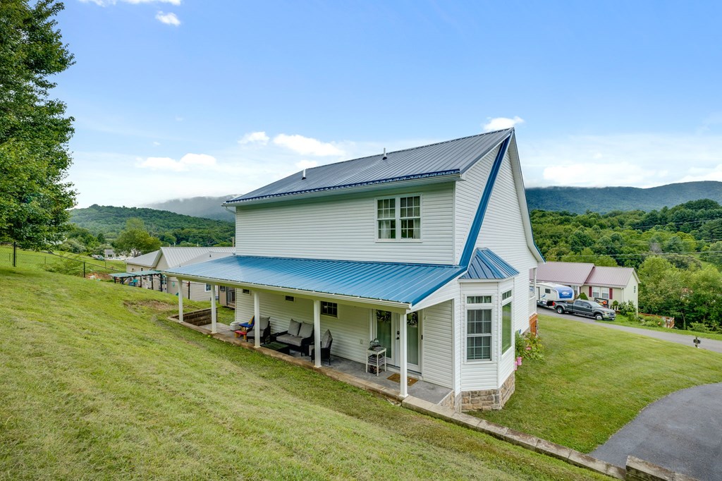 472 Evas Walk