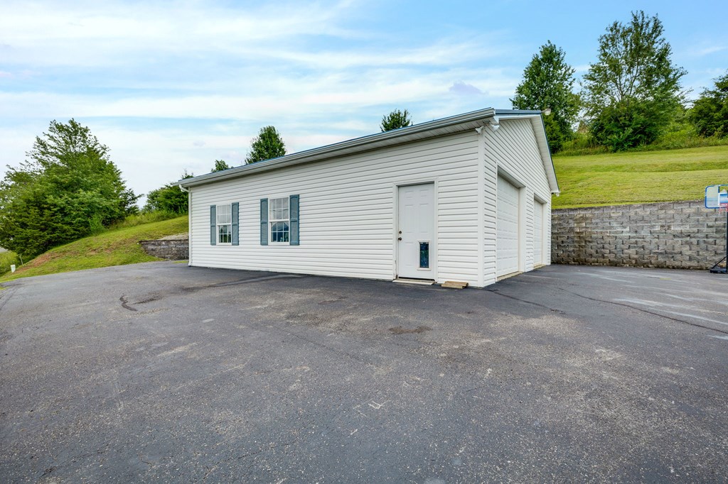 472 Evas Walk