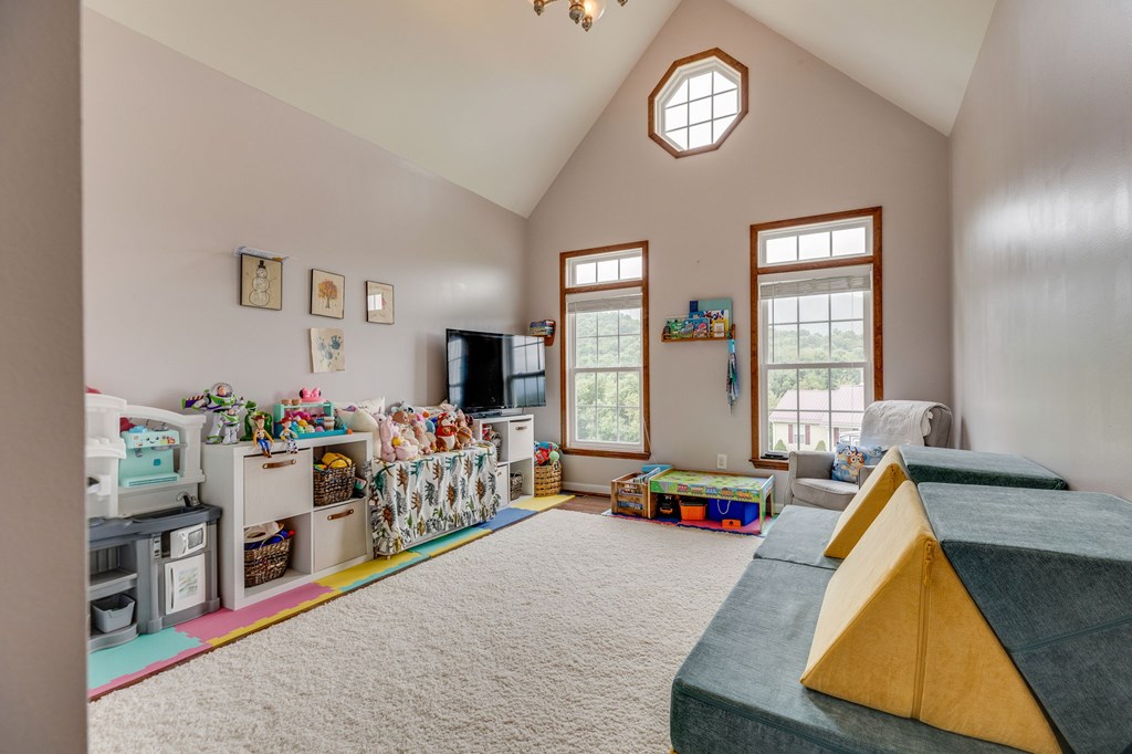 472 Evas Walk