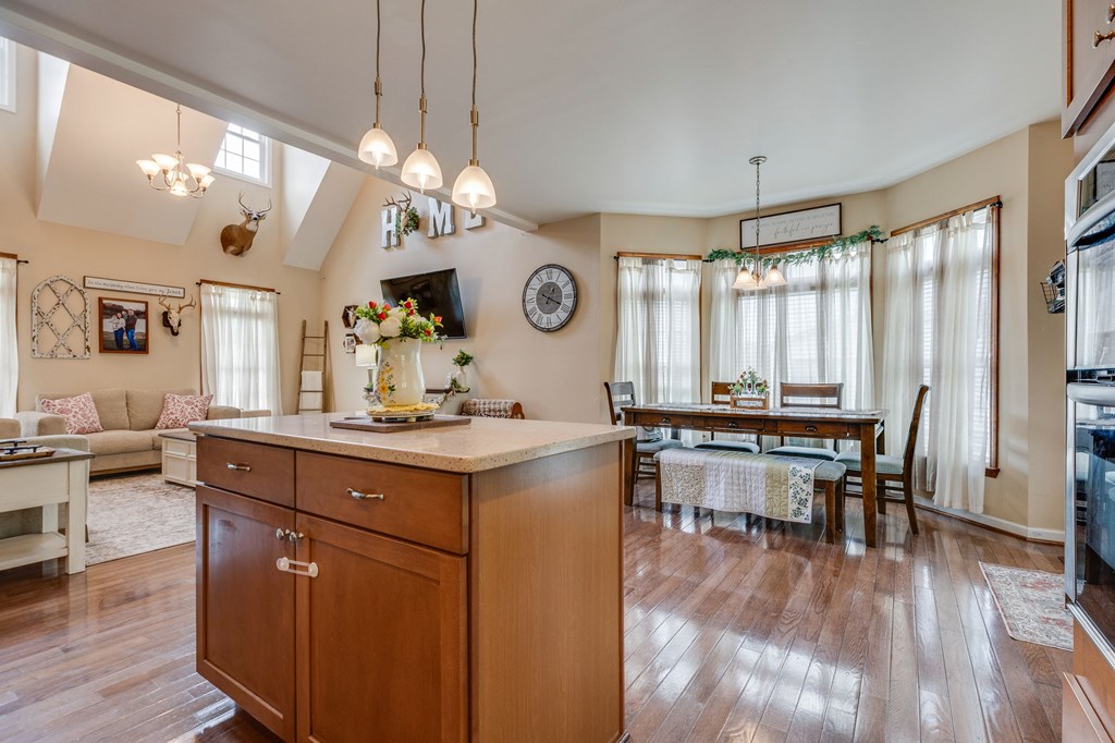 472 Evas Walk