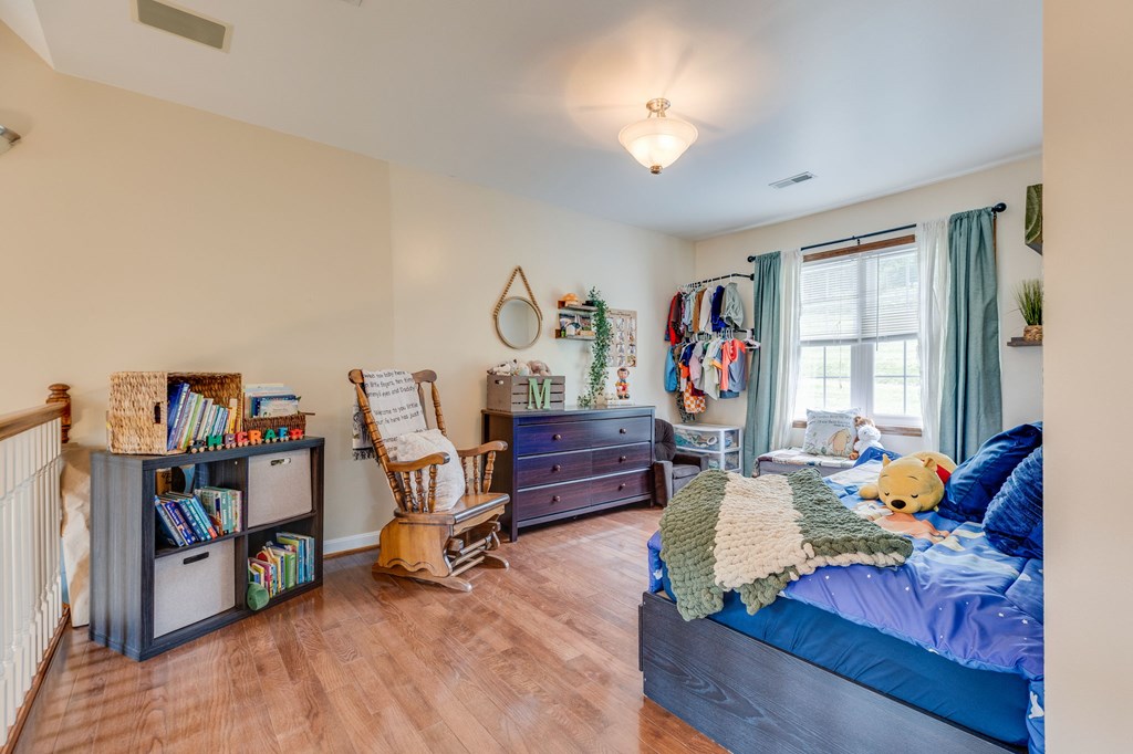 472 Evas Walk