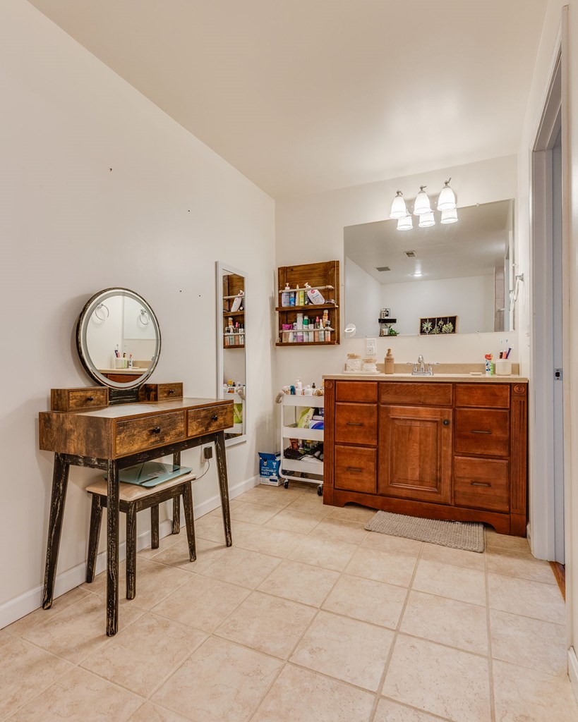 472 Evas Walk