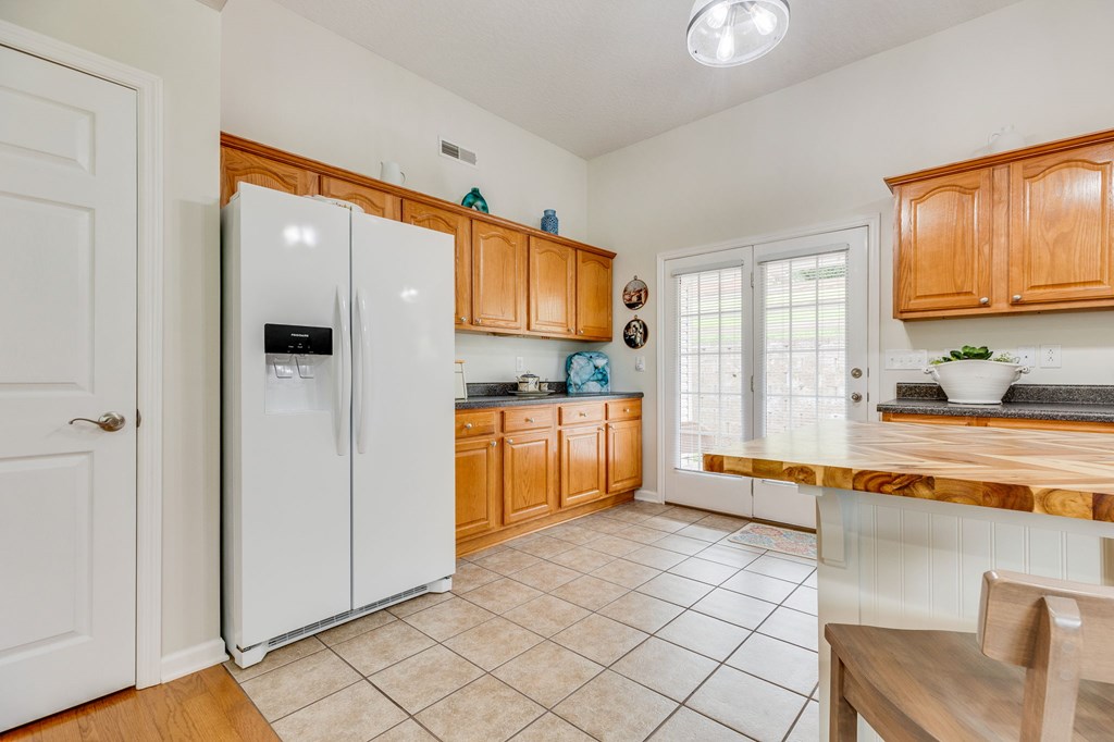 1544 E Main St