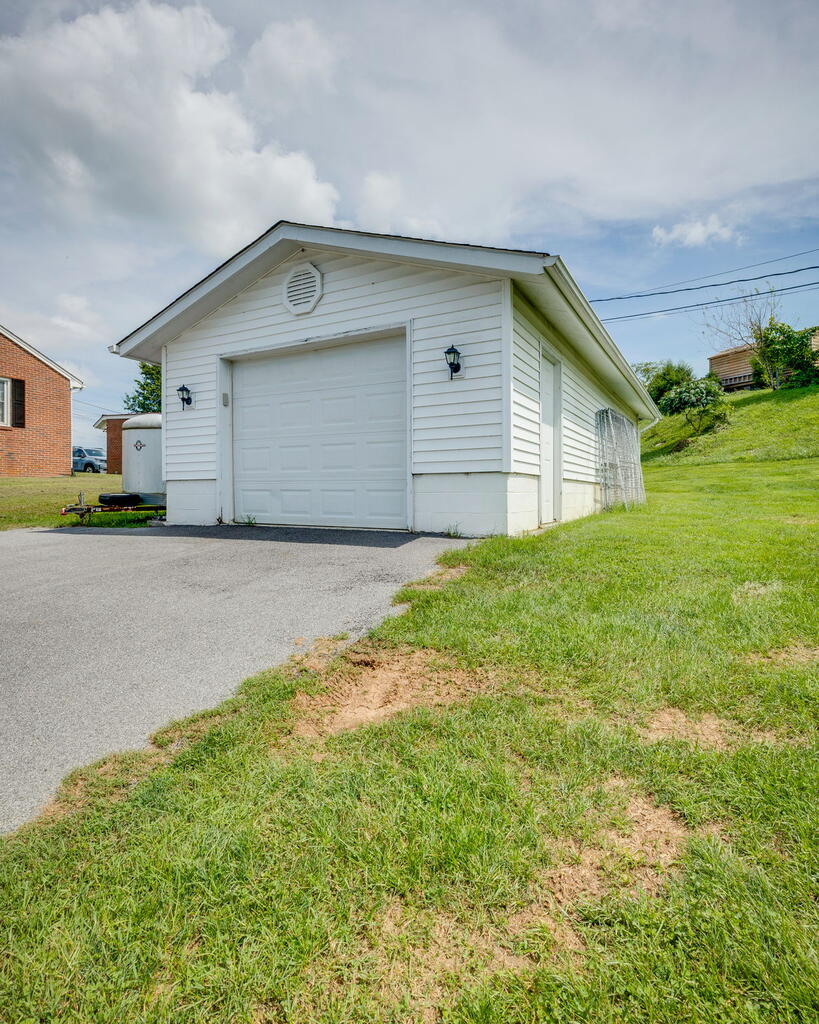 699 W Main Street