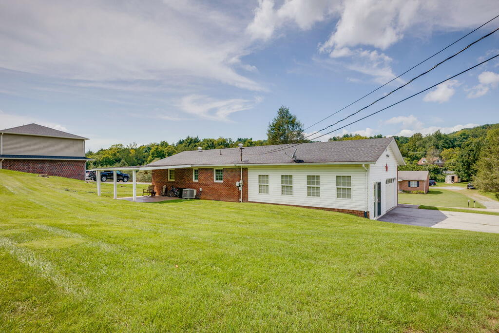 699 W Main Street