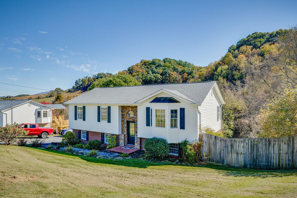 187 Hillside Dr.